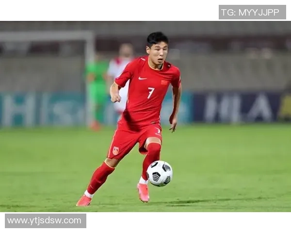 足球明星背景全景图集 展现球场英雄风采与人生故事