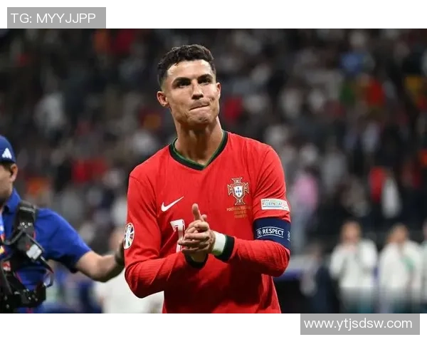 足球史上最强球员的诞生与辉煌足坛传奇成就分析