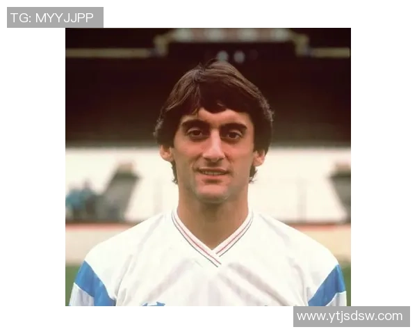 足坛传奇人物揭秘：那些让球迷疯狂的有趣足球明星背后的故事